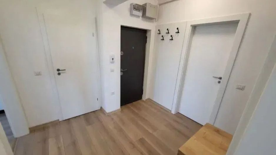 De vanzare apartament  cu 3 camere, Complex Crizantema, etaj 5, 135.000 E - Poză 6