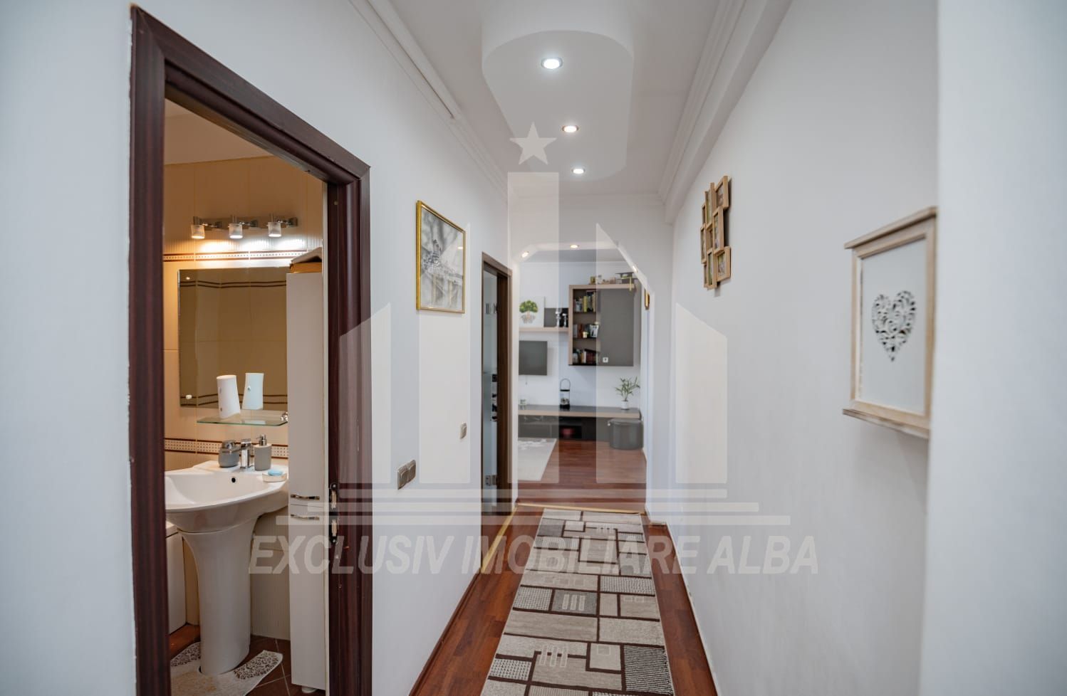 Inchiriere - apartament 3 camere pozitie ultracentrala in Alba Iulia - Poză 4