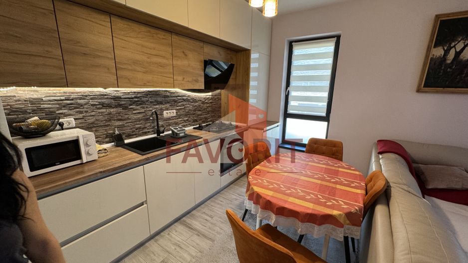 Terasa generoasa. Modern amenajat. - Poză 2