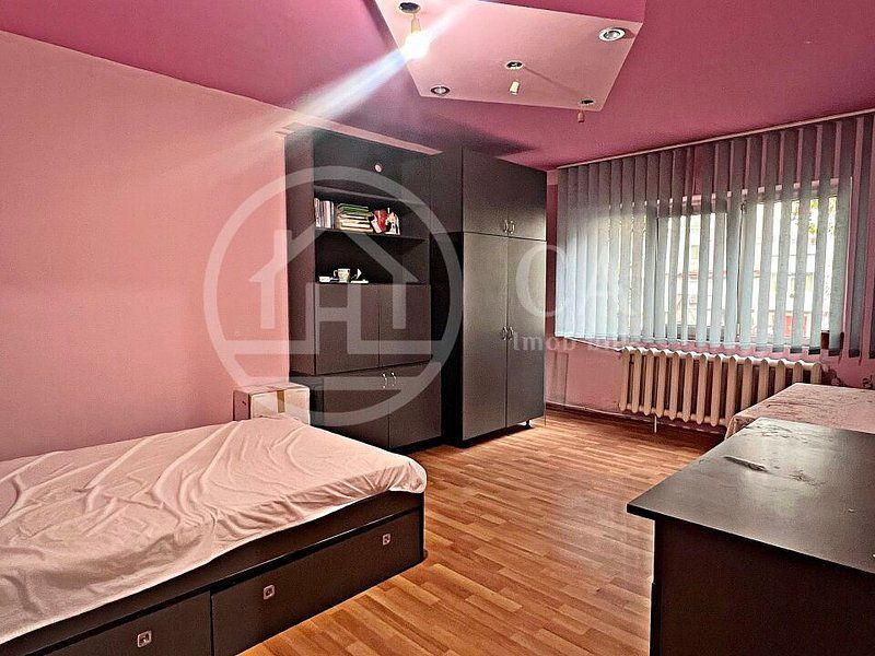 Apartament cu 3 camere de vanzare in zona Rogerius, Oradea - Poză 8