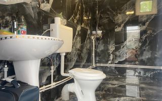 Casă de vânzare în Răzvad, la o distanta mica fata de oras! - Poză 7