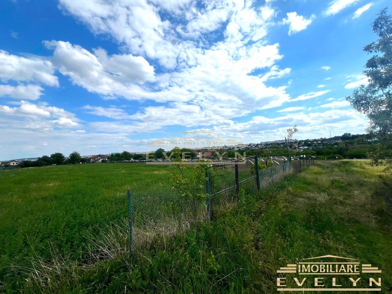 Teren intravilan 1600 mp situat pe str.Dobosari, pret 35 euro/mp neg - Poză 1