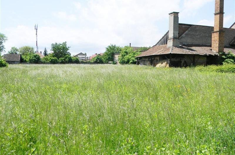 Teren intravilan cu utilitati in centrul comunei Cristian - Poză 3