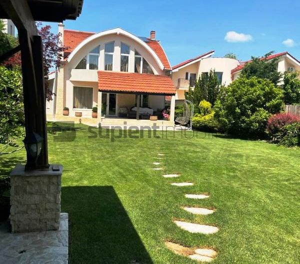 Casa lux in Sinmartin Beverly Hills - Poză 1