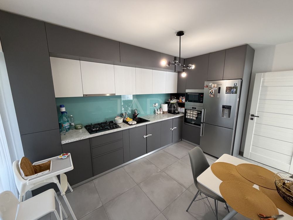 VAnzare apartament 3 camere cu gradina Sannicoara - Poză 1