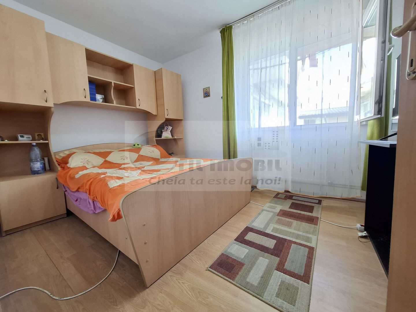 Liber, de vanzare apartament 3 camere Valea Lupului Iasi, baie cu geam - Poză 1
