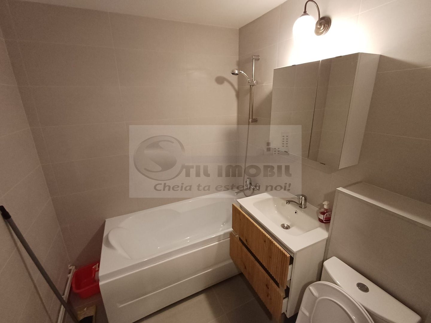 Apartament 3 camere Decomndat RENOVAT–  vis-a-vis de Palas Mall - Poză 19