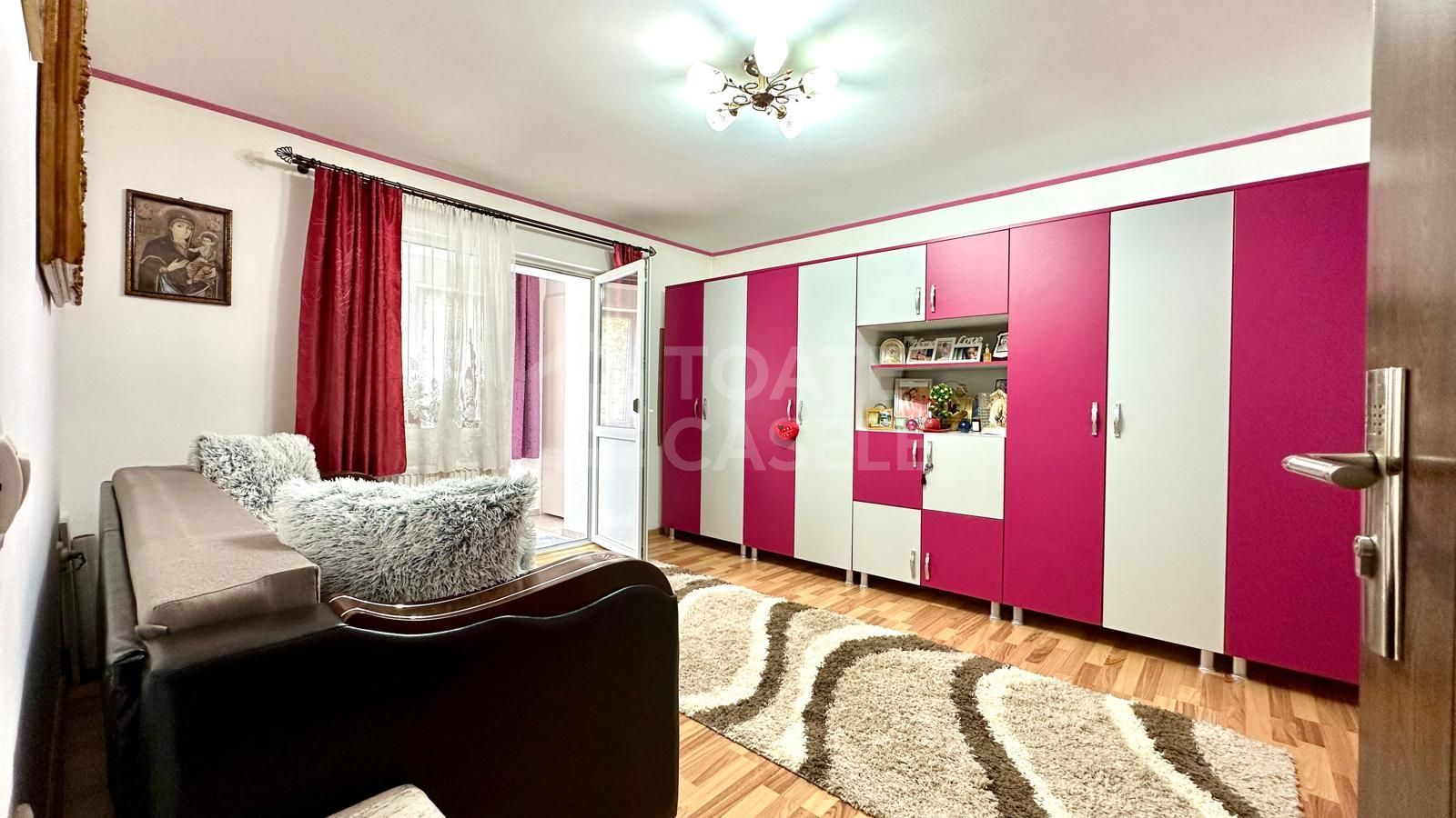 Apartament 3 camere, 2 balcoane inchise, loc de parcare, zona Junior - Poză 4