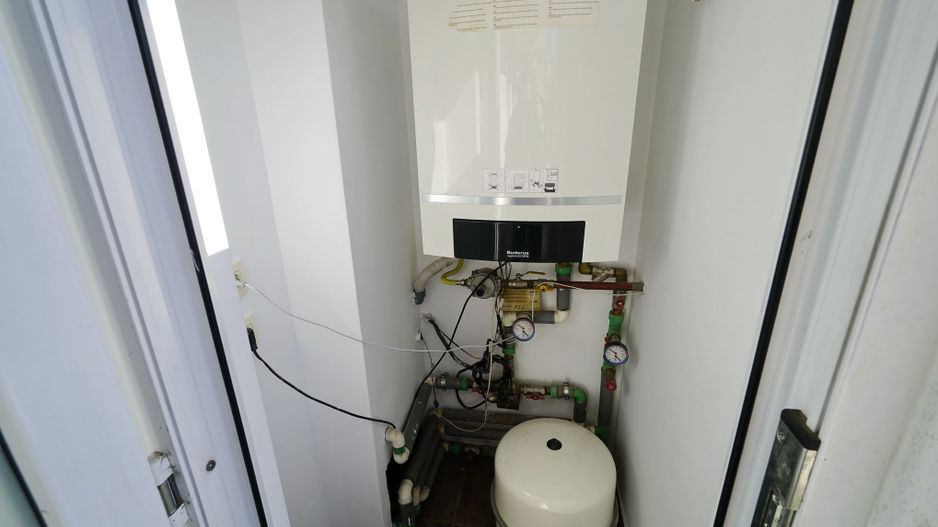 Brancoveanu  P+2, 8 cam, 6 dormitoare, 6 bai, 3 garaje teren 650 mp - Poză 47