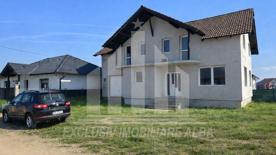 Casa individuala | Semifinisata | 230 mp | 480 mp teren | Partos - Poză 1