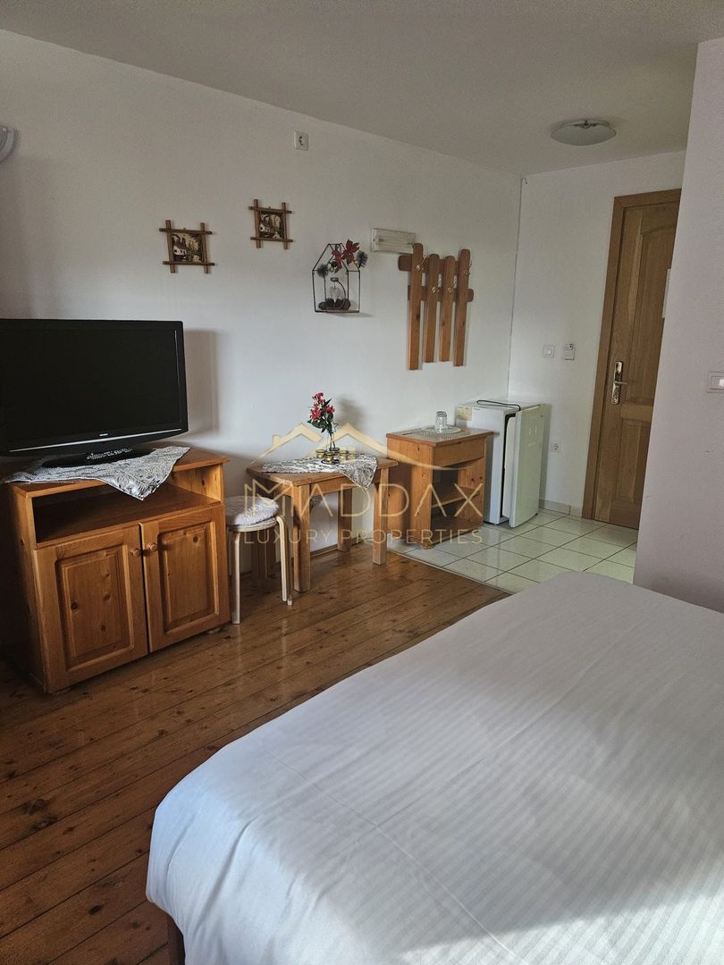 Pensiune 10 camere cu restaurant // Moieciu de Jos - Poză 31