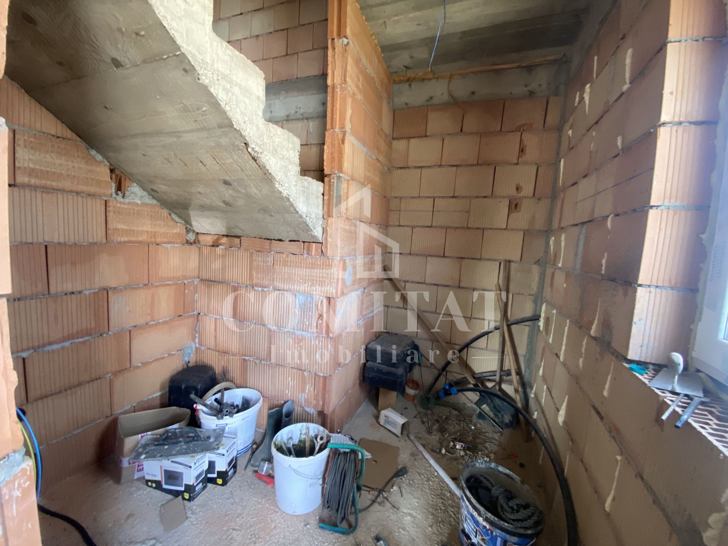 Casă individuală de vânzare | Dispunere pe 2 niveluri | Dezmir - Poză 11