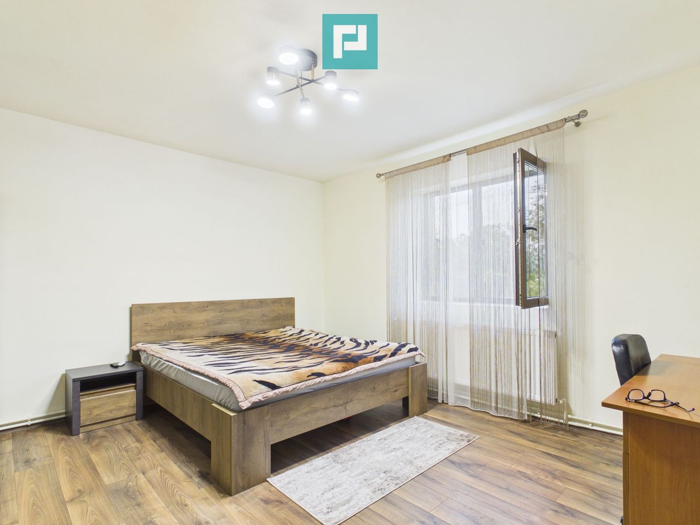 Casă cu 4 camere și teren de 5538 mp în Macea - Poză 5