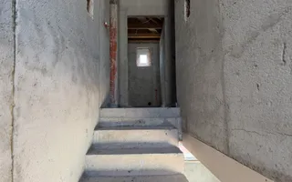 Casa la gri, 4 dormitoare, 3 bai, teren 400 mp - Poză 12