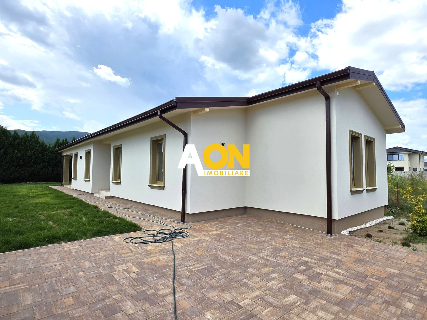 Casă nouă, 4 camere, mobilată, utilată, 418 mp teren, Micești - Poză 2