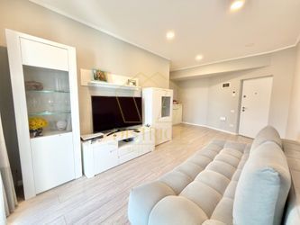 Apartament cu 3 camere, dressing decomandat la etajul 1 in Giroc langa Musicescu - Poză 2