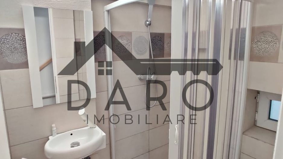 Închiriez garsoniera cu 2 camere in zona centrala ideala pentru studenți - Poză 6
