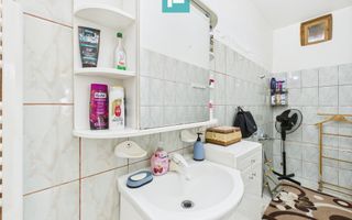 Casă cu 4 camere în Pârneava - Poză 9