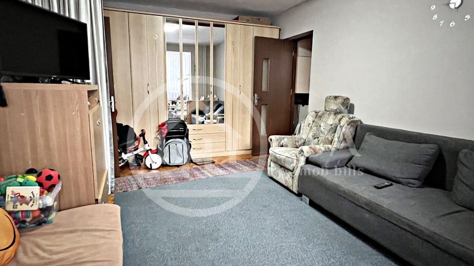 Apartament cu 3 camere de vanzare in zona Rogerius, Oradea - Poză 2