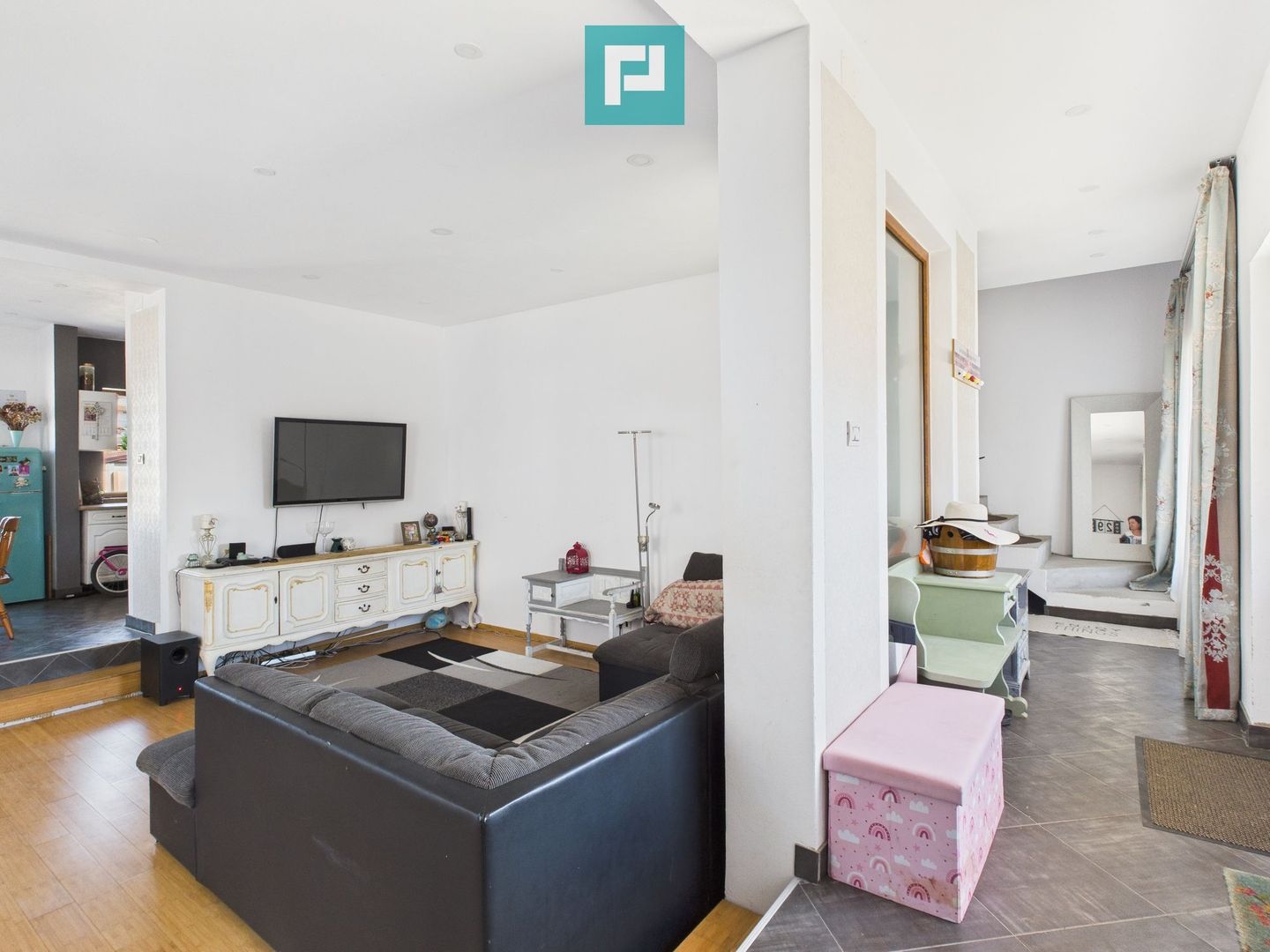 Casă modernă cu 6 camere în Vladimirescu - Poză 11