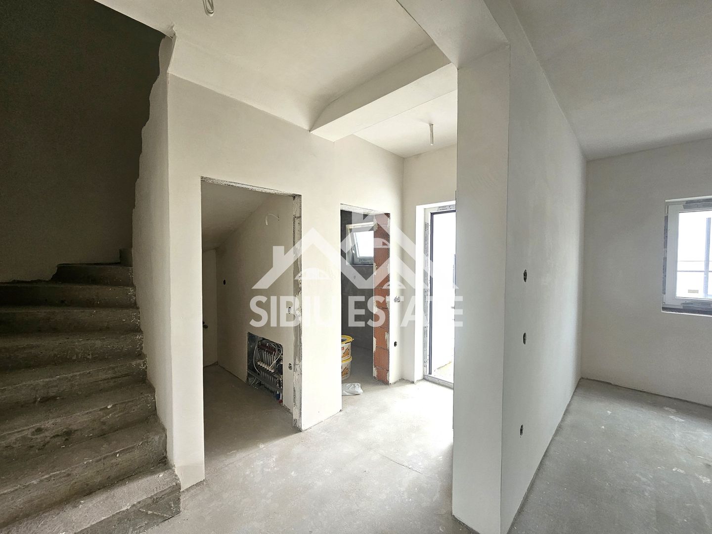 Casa Sibiu 4 camere, 2bai, terasa, carport, locatie Selimbar - Poză 11