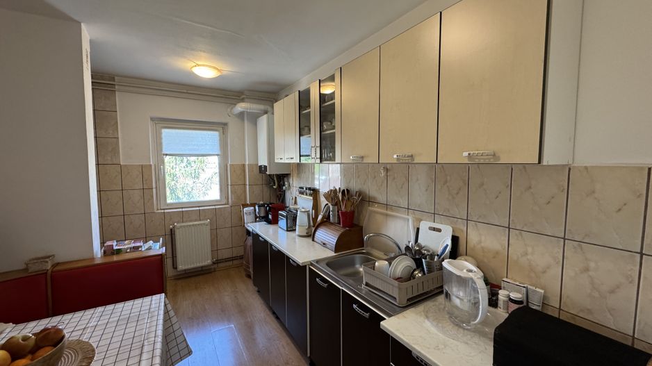 Apartament decomandat cu 3 camere in Florilor, strada Crinului - Poză 7