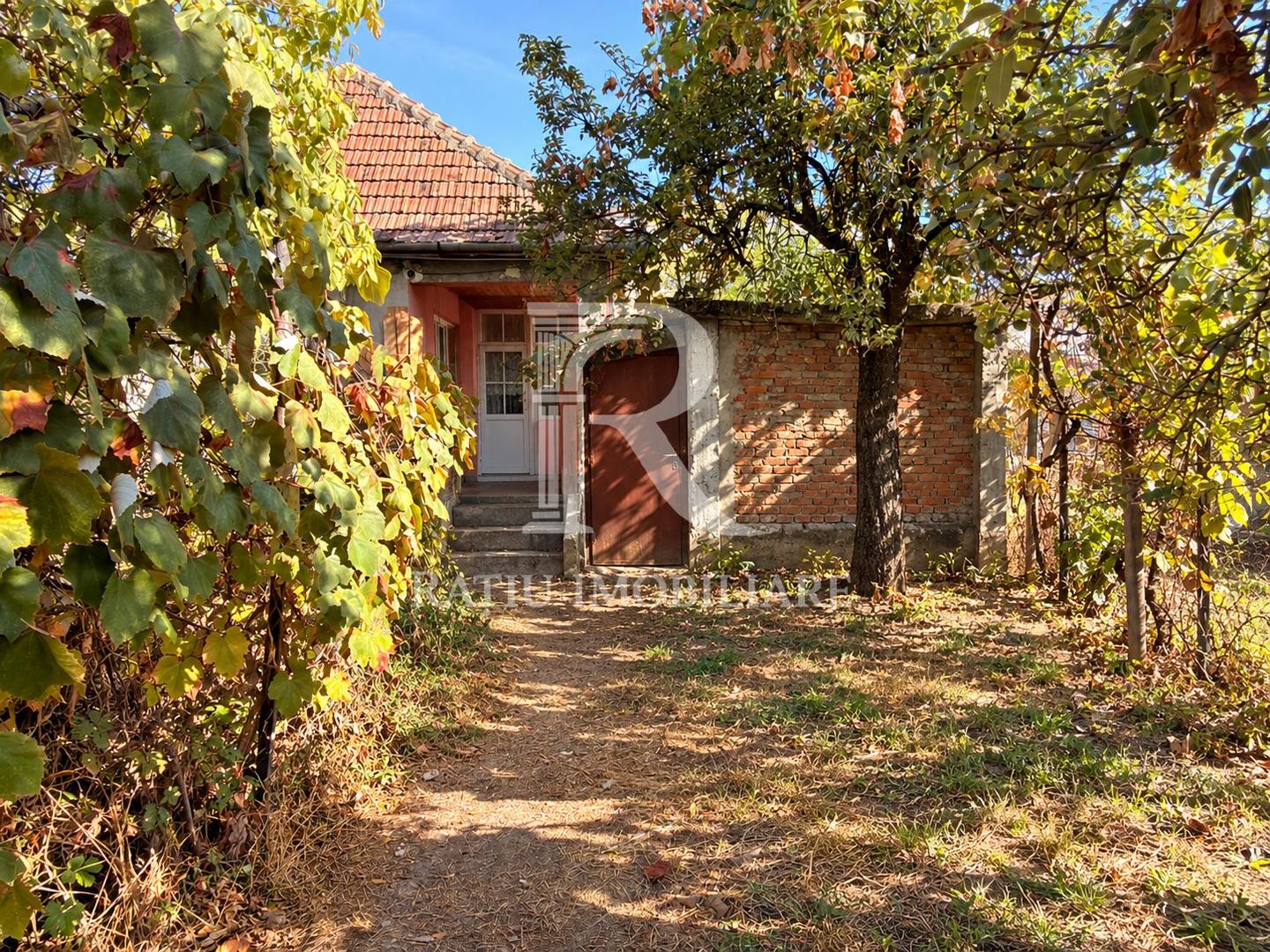 Casă cu spațiu comercial la stradă | Curte | Grădină | Oradea - Poză 13