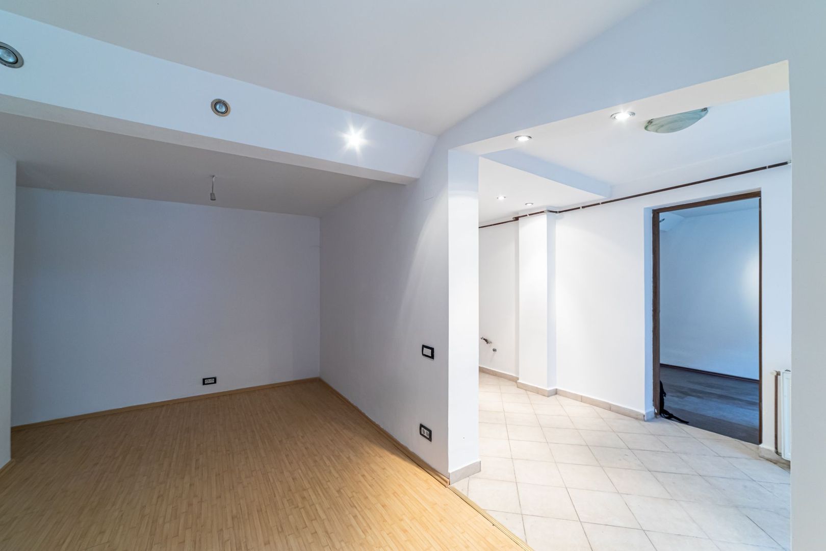 Apartament ultracentral la 1 minut de teatru - Poză 2