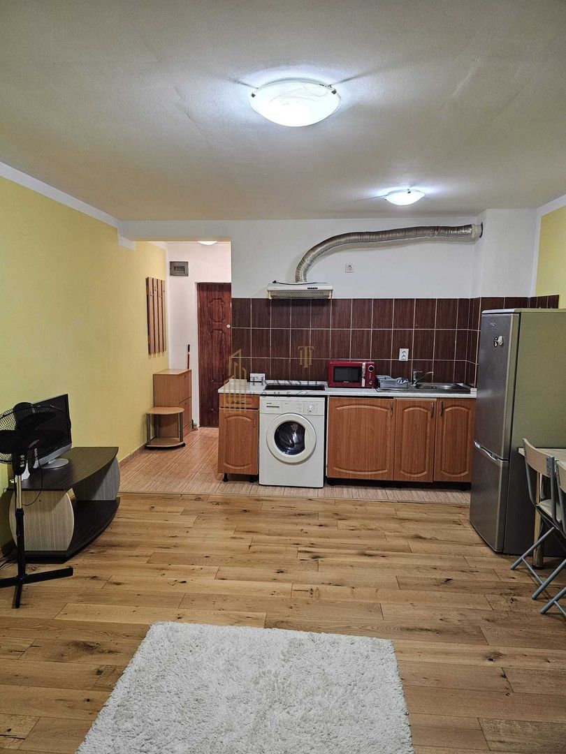 Garsoniera spatioasa la etaj intermediar, bloc cu Lift, Zona Broscarie - Poză 3