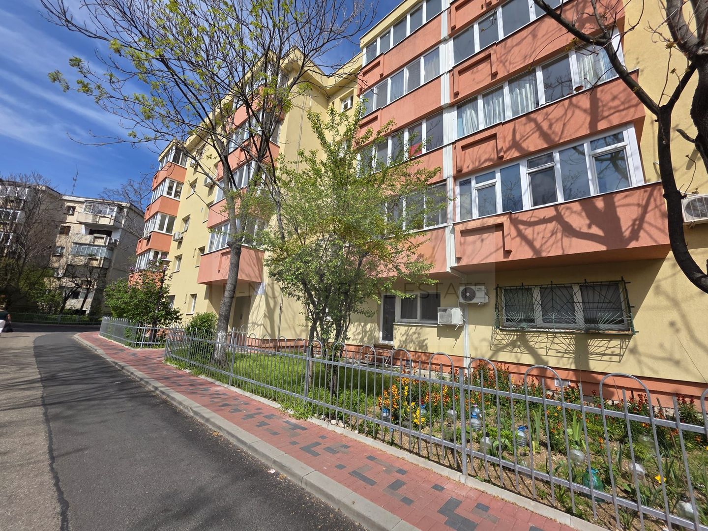 Apartament 3 camere Mall Vitan | 79 mp utili | Parcare Renovat | Bloc reabilita - Poză 1