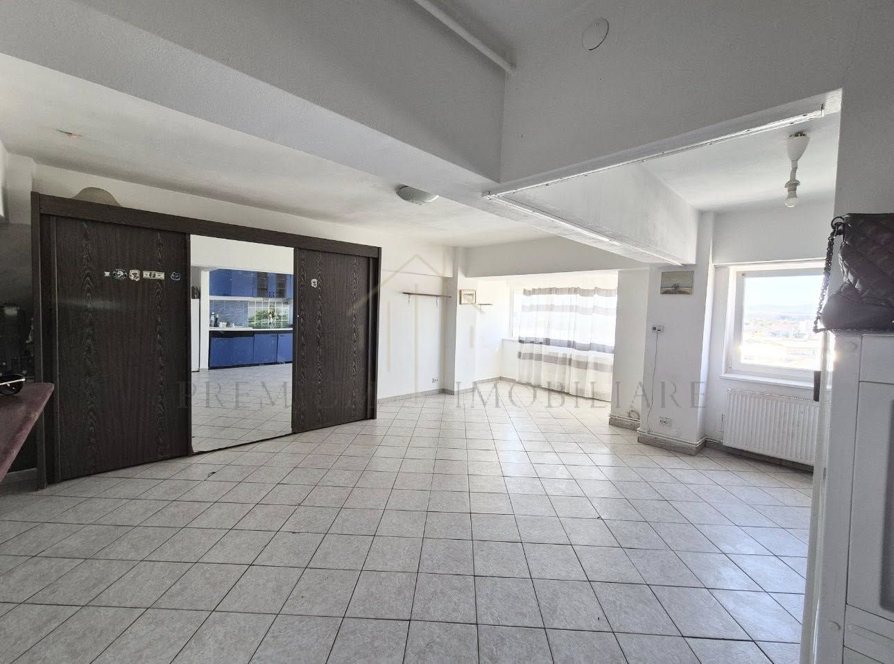 Garsoniera de vanzare - Zona de jos - Poză 3