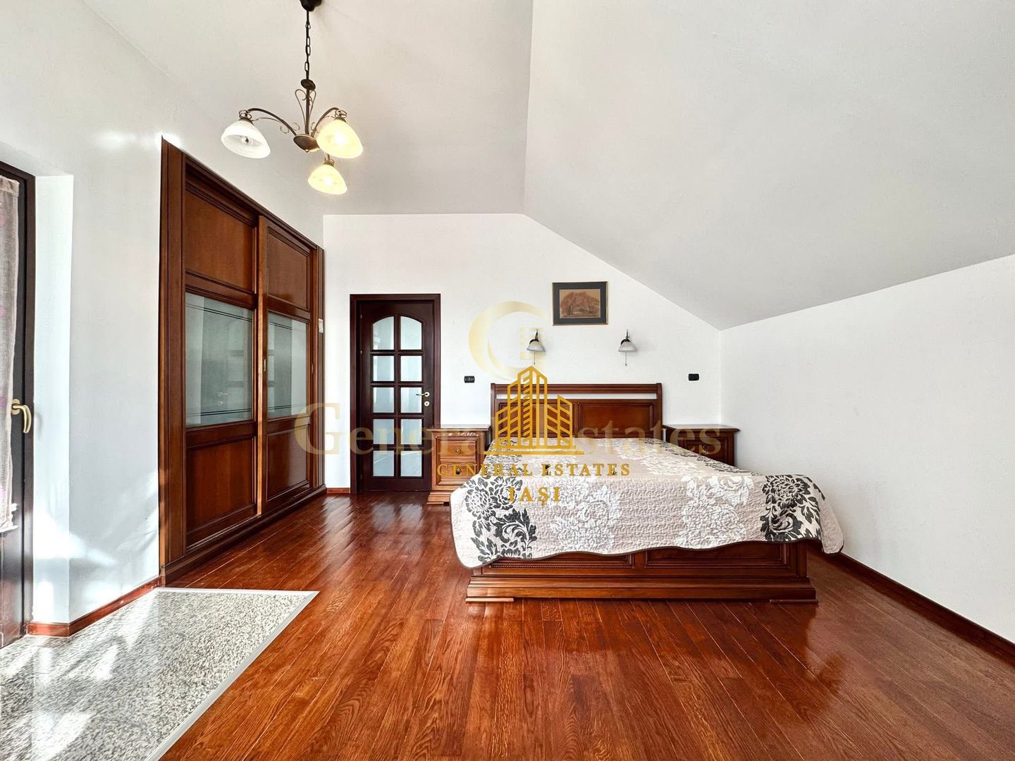 Vânzare Casă în Bucium cu Priveliște Panoramică - Poză 12