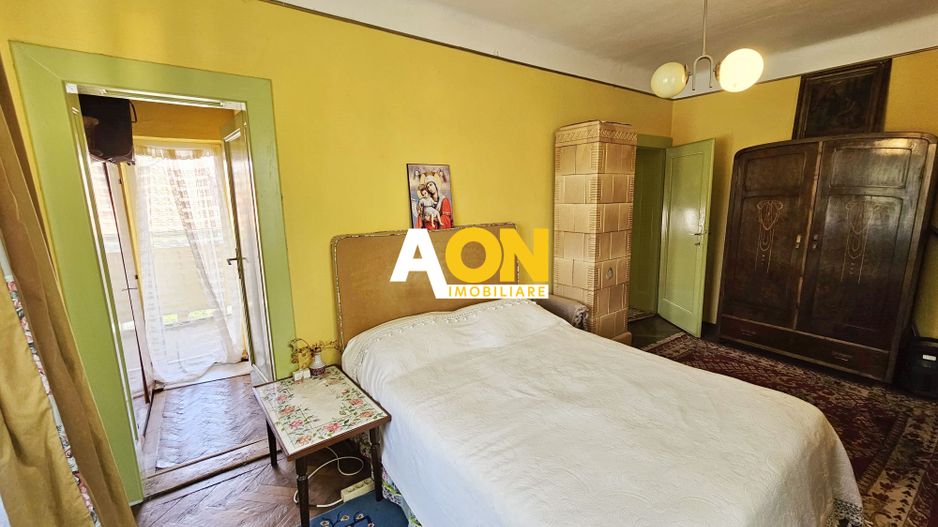 Casa situata in imediata apropiere a Cetatii - Poză 14