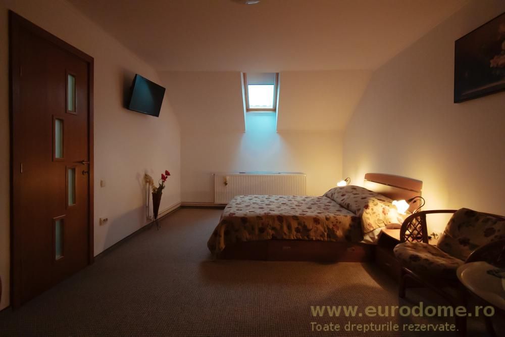 Casa renovata, mobilata si utilata complet - Poză 10