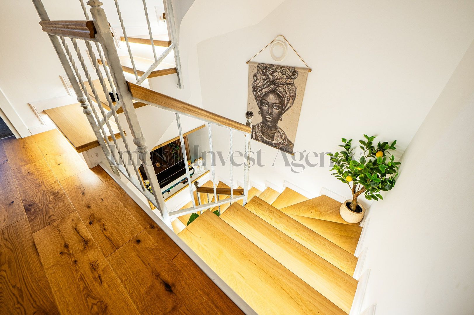 Duplex P+1+M cu grădină proprie, terasă și acces la piscină. - Poză 9