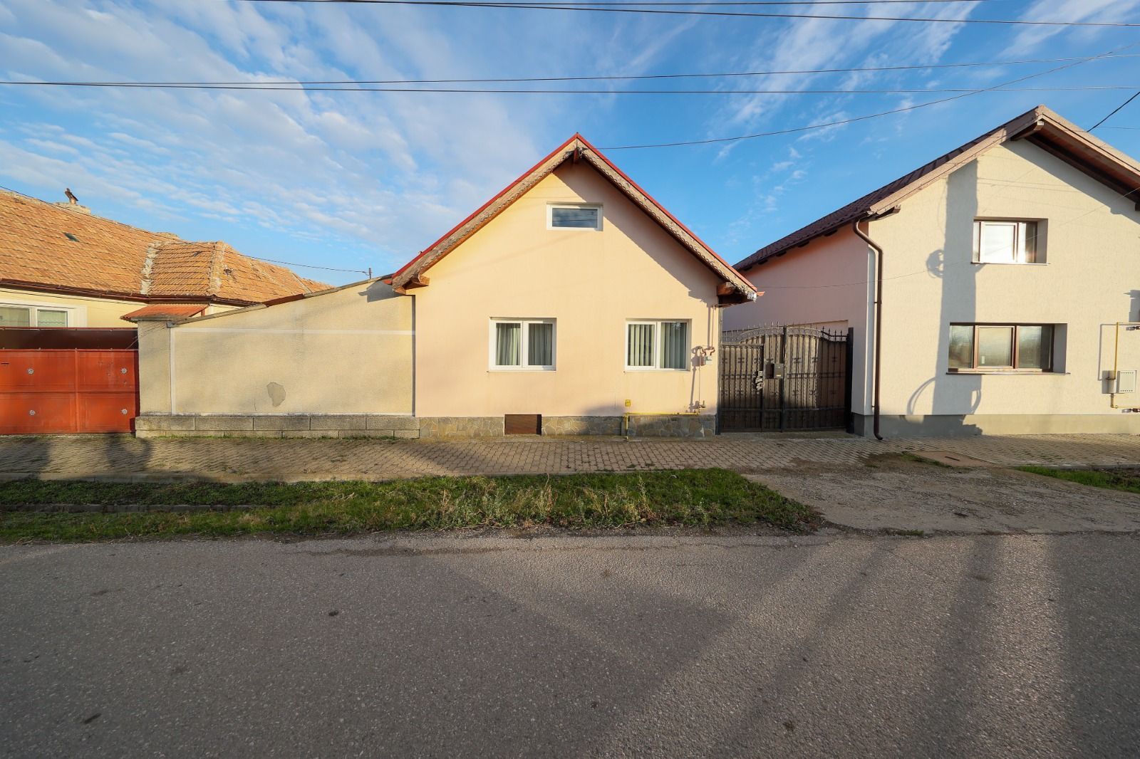 Casa 4 camere Halchiu | teren 400 mp | acces 2 strazi - Poză 2