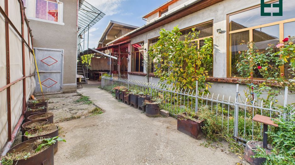 Casă cu 10 camere și 1437 mp teren în Ineu - Arad - Poză 25