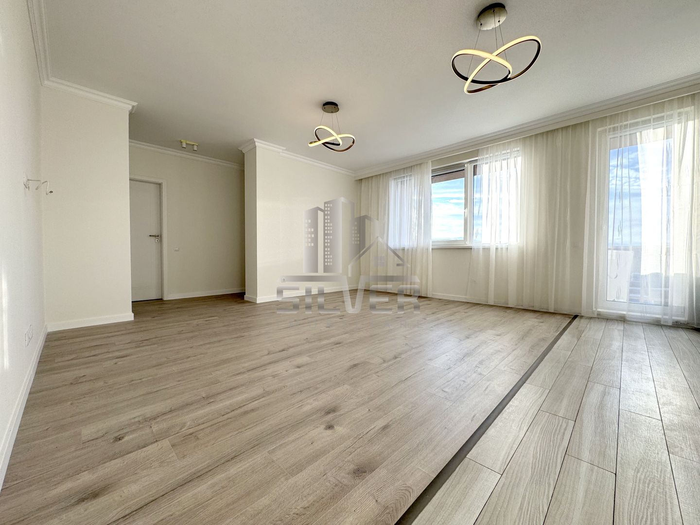 Apartament cu 4 camere /85.5mp/zona Sub Cetate. - Poză 3