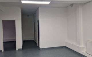 Spatiu comercial renovat si amenajat pentru a fi folosit ca o clinica medicala - Poză 14