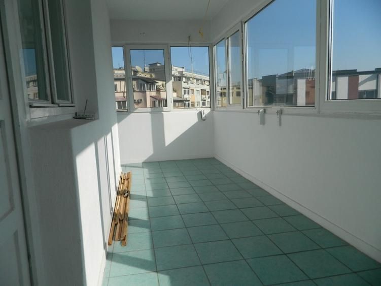 Apartament lux, zona Piata Victoriei, 4 camere , 2 bai, centrala termica  terasa - Poză 13