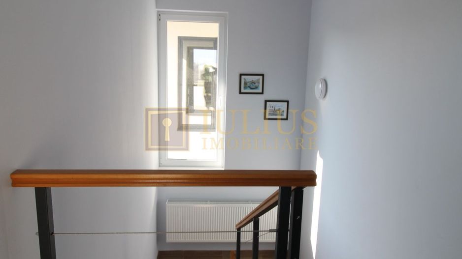 Casa cu 3 camere, locuri de  parcare, curte - Poză 25