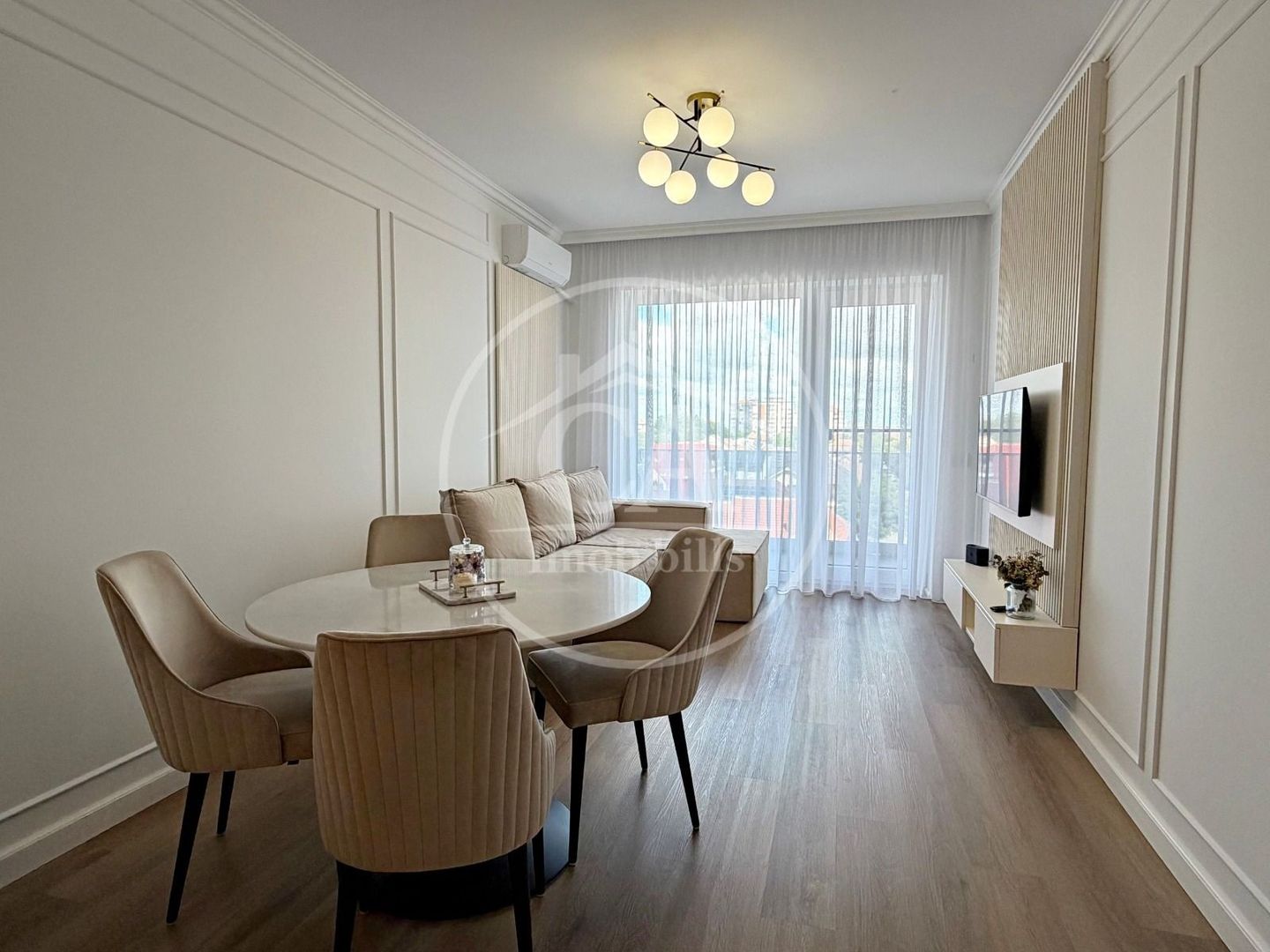 Apartament cu 3 camere de vânzare în Prima Arena, Oradea - Poză 2