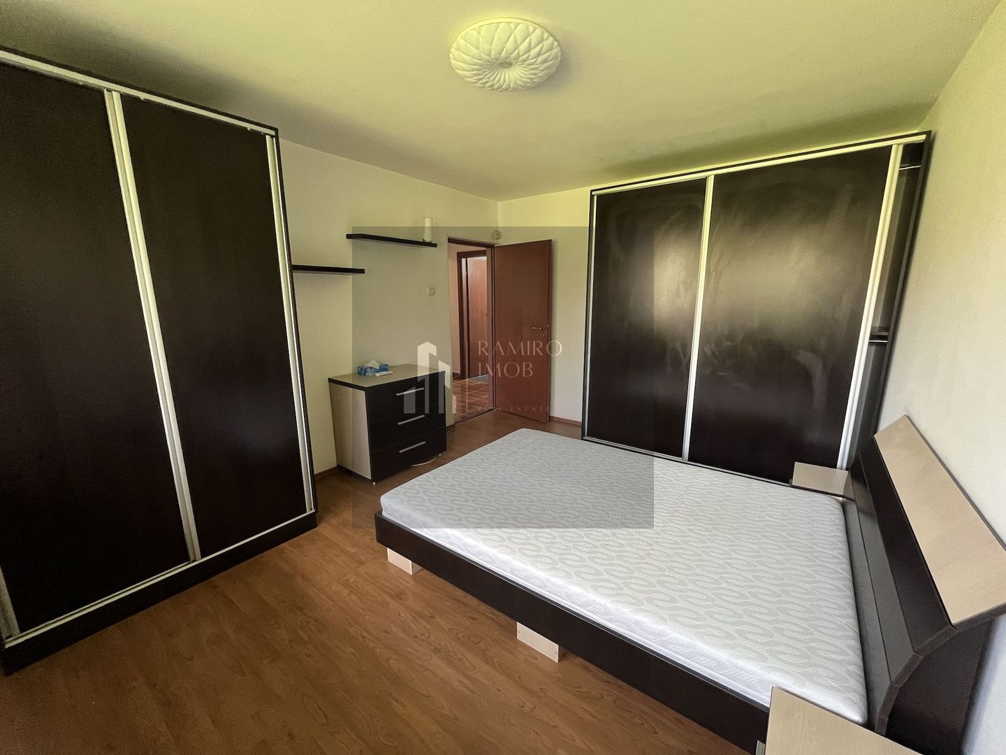 Apartament 2 camere decomandat Drumul Taberei - Poză 1