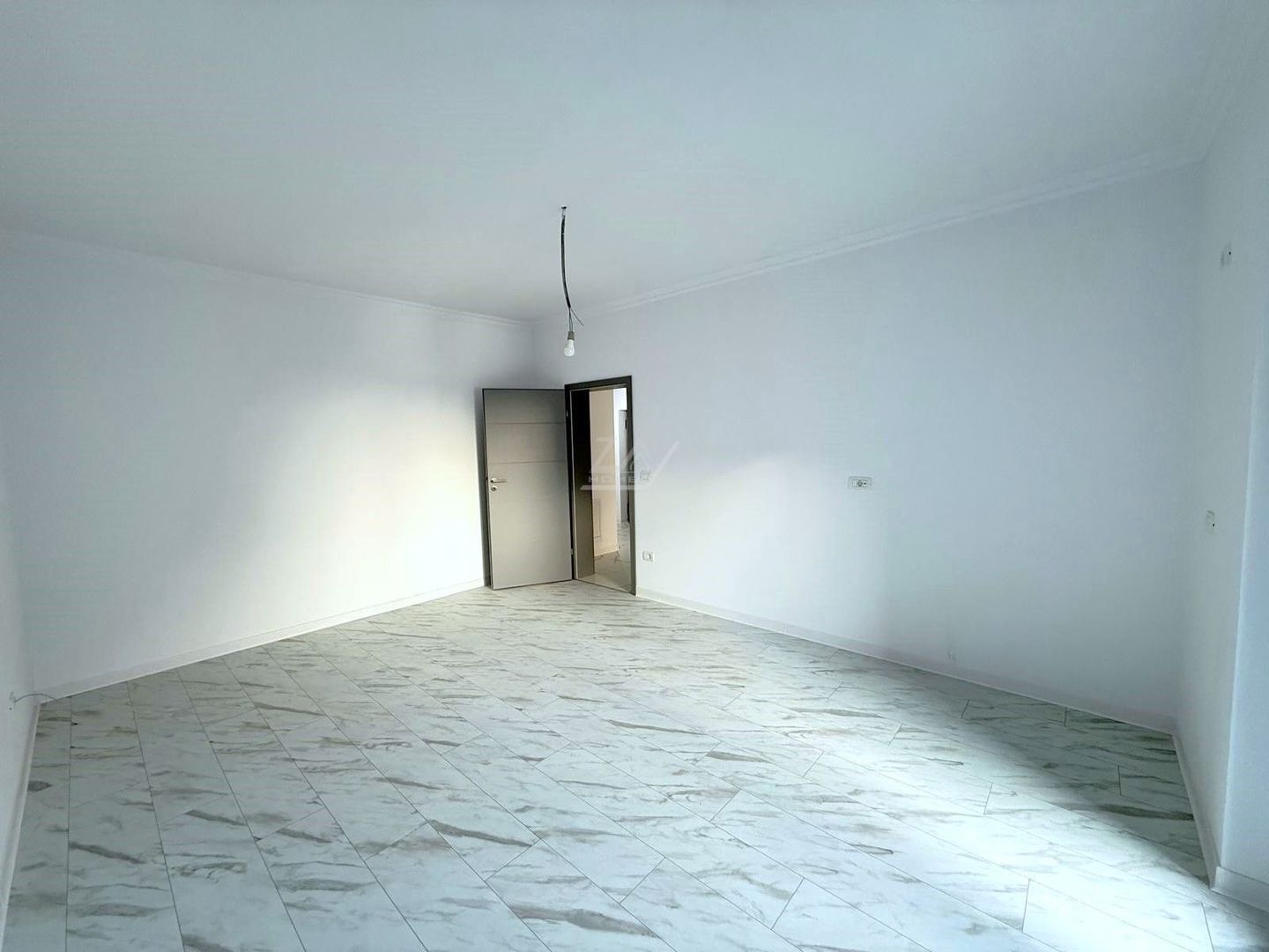 Etaj 1. Decomandat. Loc de parcare. - Poză 2