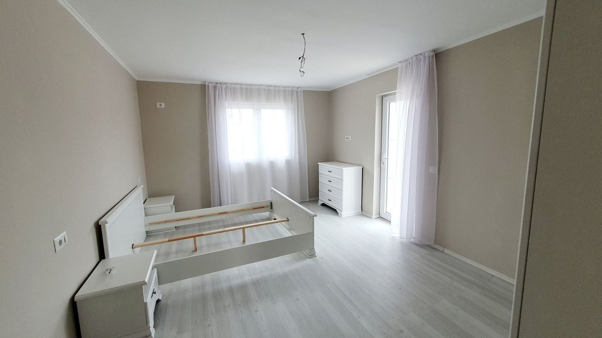 Casa de închiriat: Cartier privat, zona lacurilor Crevedia Buftea. - Poză 8