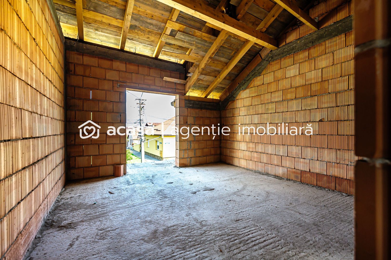 Casă la roșu în Aradul Nou. Zona Adam Müller-Guttenbrunn - Poză 6