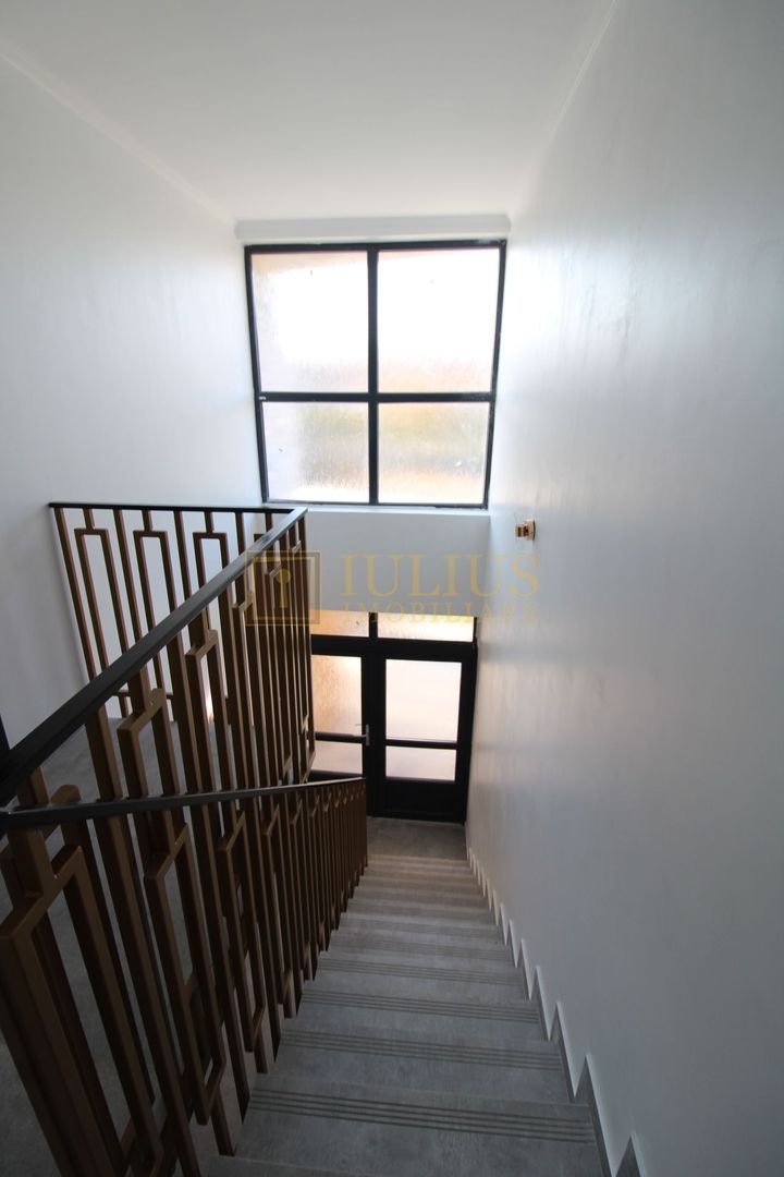 Curte, 4 apartamente, 8 camere, perfectă pt activități educaționale-Dumbravita - Poză 22