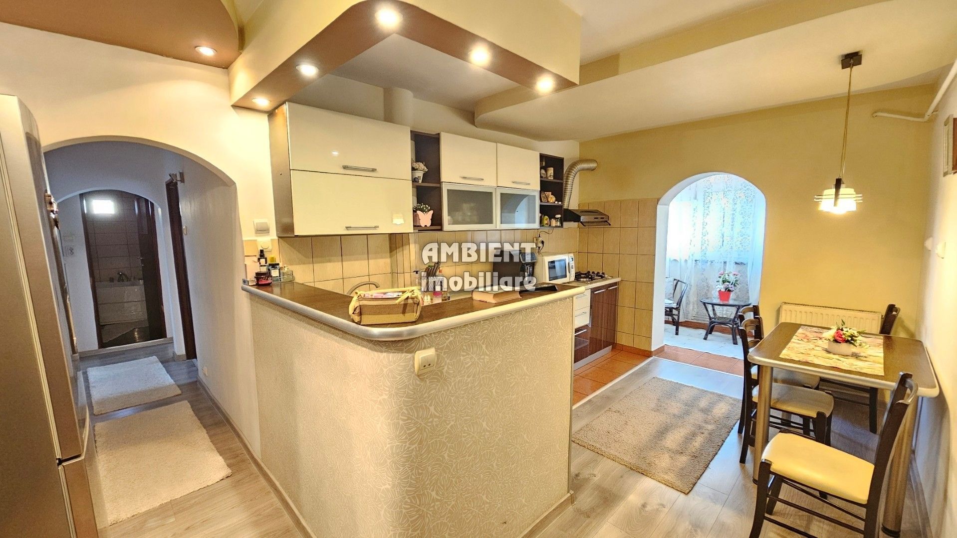 Apartament cu 3 camere, mobilat si utilat, zona TRAIAN; - Poză 1