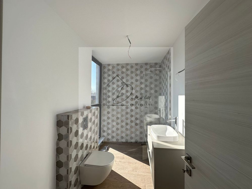 Vila de vanzare 5 camere ,4 bai, curte 85 mp zona Jollie Ville Pipera - Poză 9