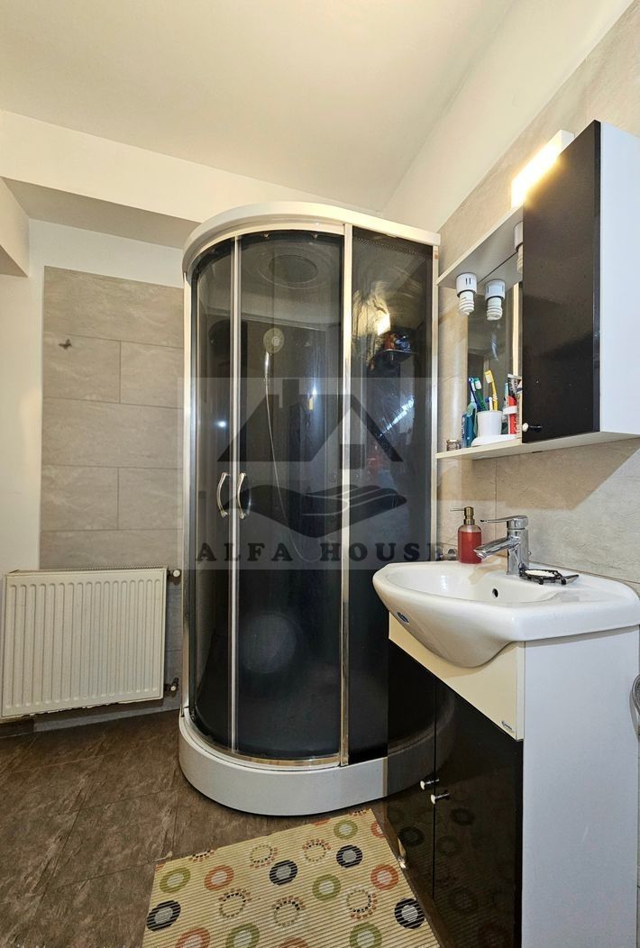 Oportunitate - Apartament cu trei camere in vila, zona Tractorul 70 mp - Poză 10